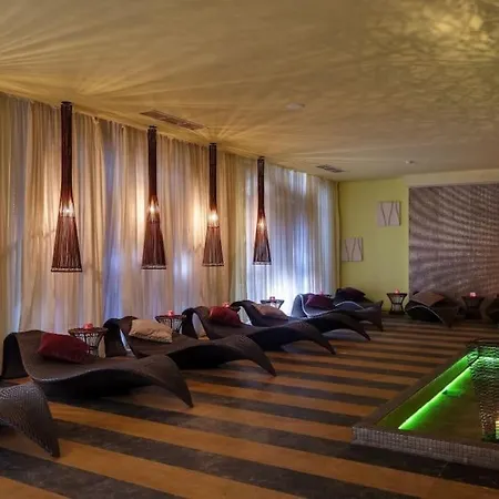 Cozy In Barcelo Royal ***** * サニービーチ